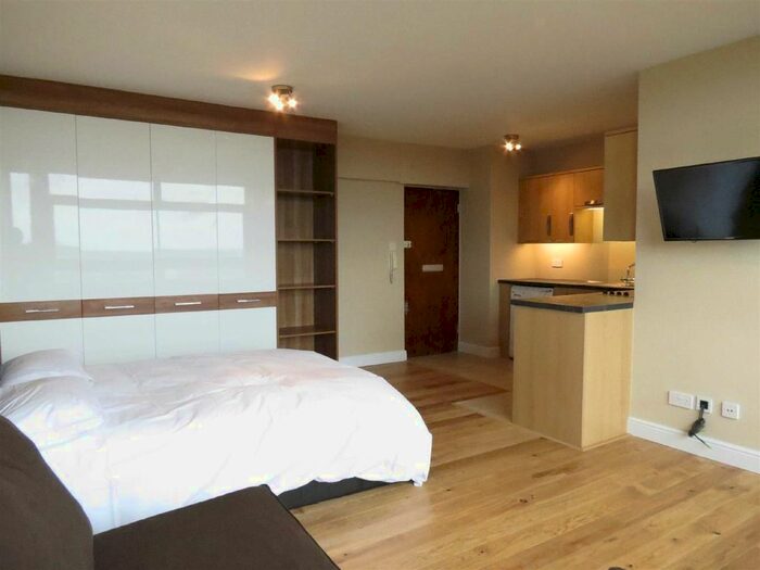 Studio To Rent In Lyndhurst Court, St Johns Wood, NW8