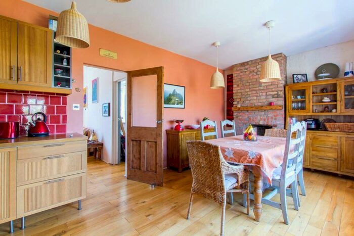 2 Bedroom Maisonette To Rent In Ringwood Road, Walthamstow, London, E17