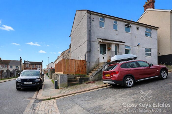 2 Bedroom Flat For Sale In Railway Cottages, Ford, PL2