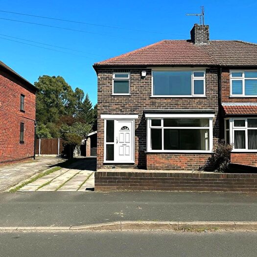 3 Bedroom Semi-Detached House To Rent In Whitegate Road, Chadderton, Oldham, OL9