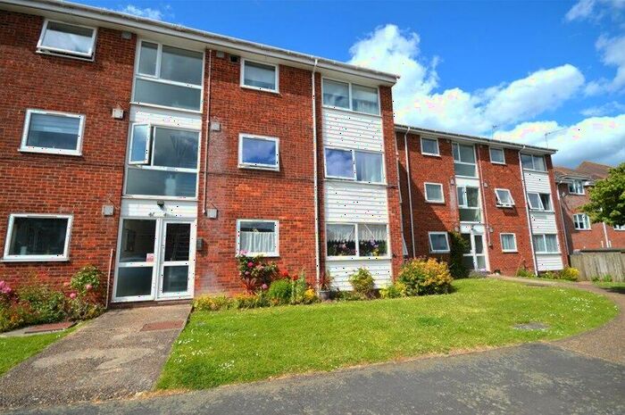 2 Bedroom Flat To Rent In Cedar Court, St Albans, Hertfordshire, AL4