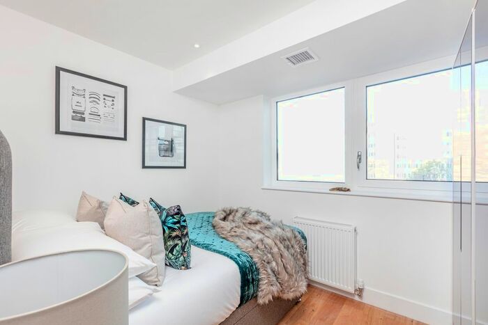 2 Bedroom Flat To Rent In Edridge Road, Croydon, CR0