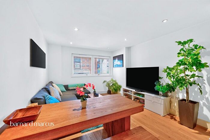 2 Bedroom Flat For Sale In Skerne Road, Kingston Upon Thames, KT2