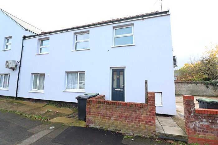 1 Bedroom Maisonette To Rent In York Road, Rushden, NN10