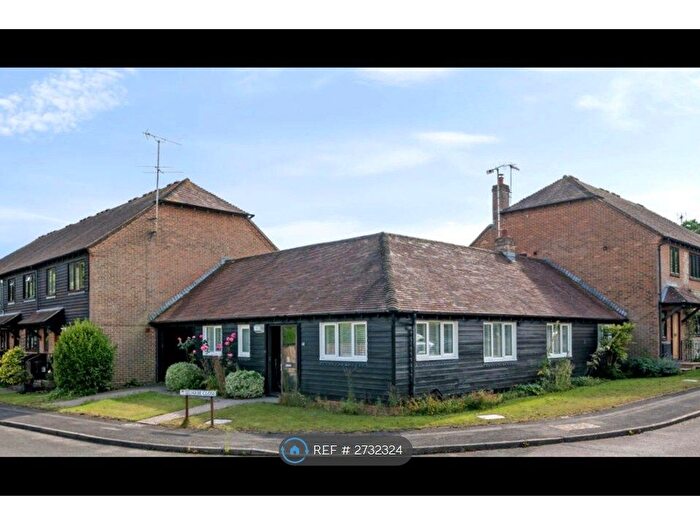 4 Bedroom Bungalow To Rent In Selham Close, Chichester, PO19