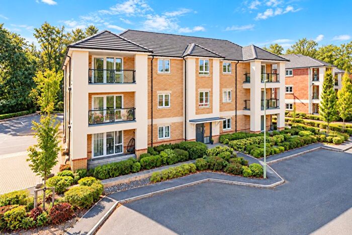 2 Bedroom Flat For Sale In Hurst Avenue, Blackwater, Camberley, GU17