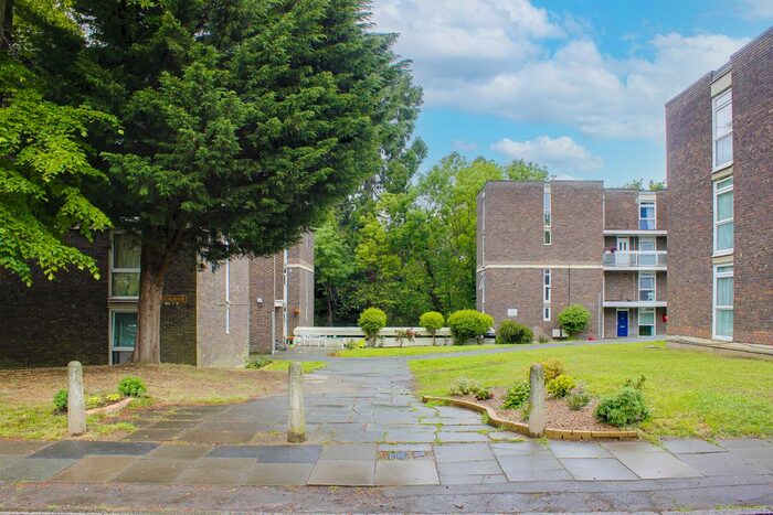 2 Bedroom Flat To Rent In Gordon Road, London, N3