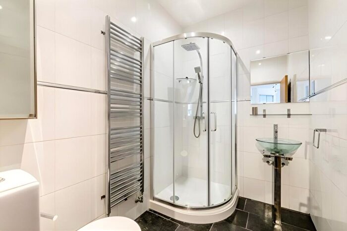 2 Bedroom Flat For Sale In Whiskin Street, Clerkenwell, London, EC1R