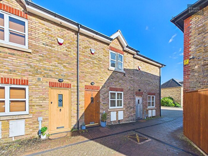 1 Bedroom Terraced House For Sale In Farrs Mews, Rickmansworth, WD3