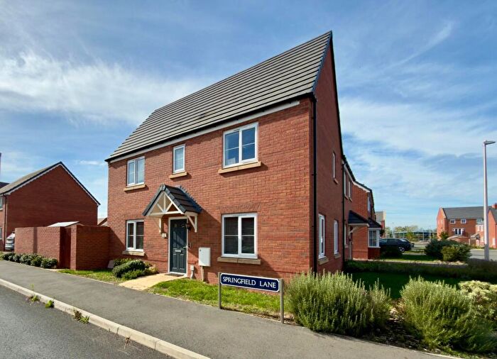 3 Bedroom Semi-Detached House For Sale In Springfield Lane, Warwick, CV34