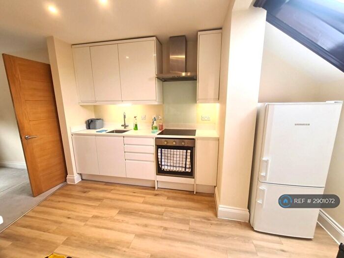 1 Bedroom Flat To Rent In Coley Avenue, Reading, RG1