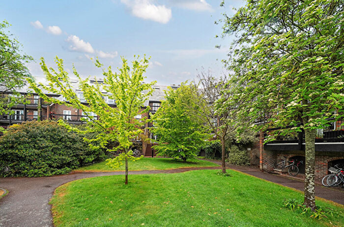 2 Bedroom Apartment For Sale In Shirelake Close, Oxford, OX1