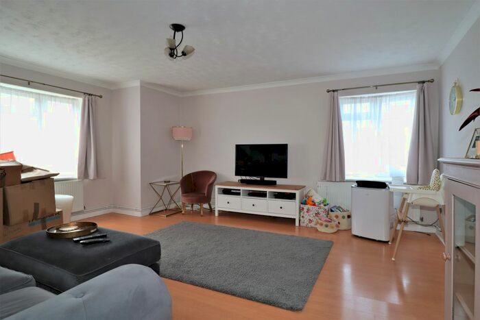 1 Bedroom Flat To Rent In Colne Lodge, Walton On Thames, Surrey, KT12