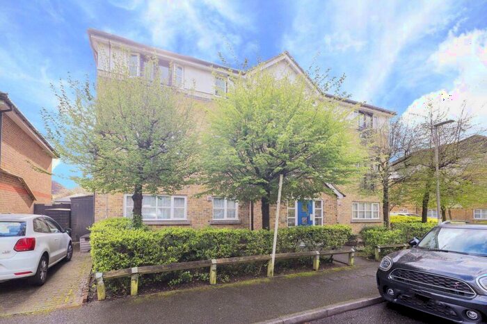1 Bedroom Apartment To Rent In Sandalwood Drive, Ruislip, HA4