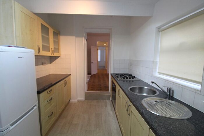 3 Bedroom Flat To Rent In Faraday Grove, Gateshead, NE8