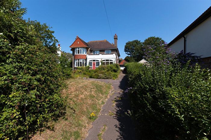6 Bedroom Detached House For Sale In De La Warr Road, Bexhill-On-Sea, TN40