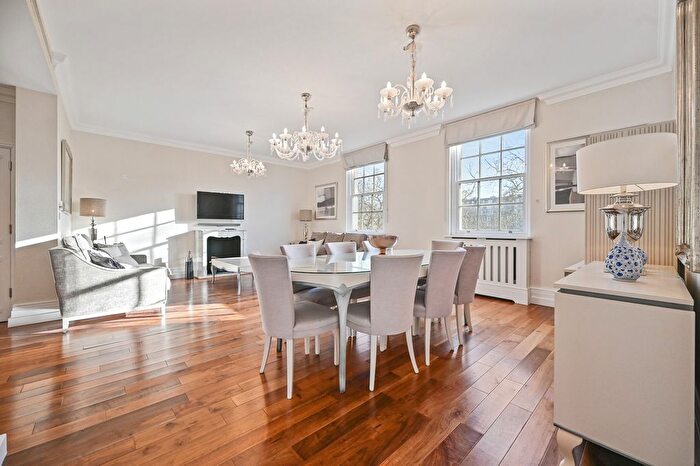 3 Bedroom Flat To Rent In Grosvenor Square, Mayfair, London, W1K