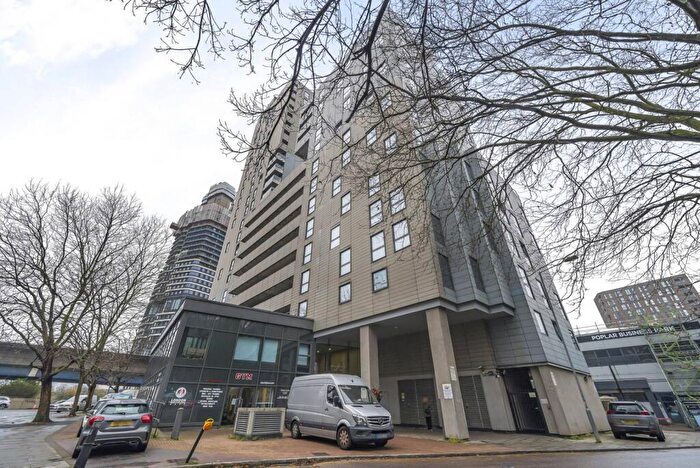 2 Bedroom Flat To Rent In Wharfside Point, Docklands, London, E14