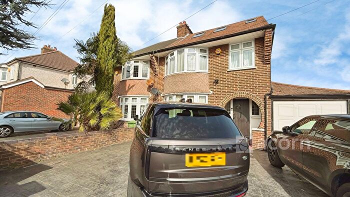 4 Bedroom Semi Detached House To Rent In Long Lane, Bexleyheath, DA7