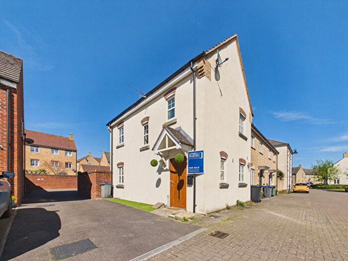 3 Bedroom Semi Detached House For Sale In Peregrine Court, Calne, Wiltshire, SN11