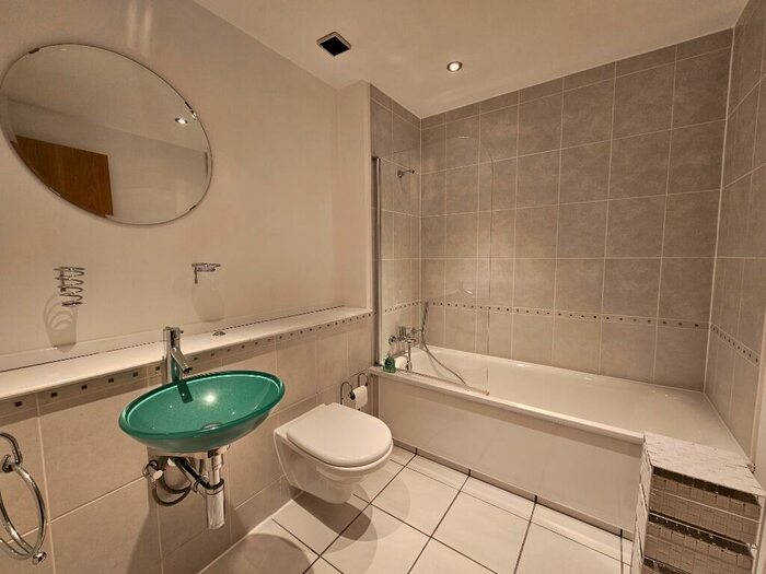 2 Bedroom Flat To Rent In Dunlop Street, The Metropole, City Centre, Glasgow, G1