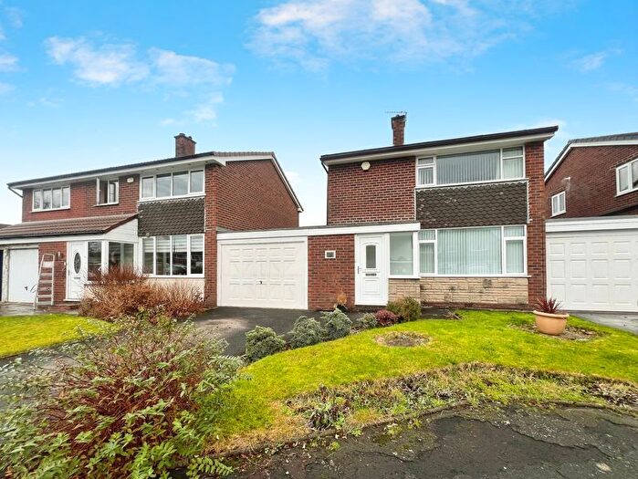 3 Bedroom Link Detached House For Sale In Ashford Close, Harwood, BL2