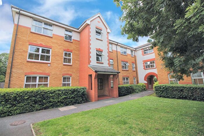 2 Bedroom Flat For Sale In Nuffield Court, Old Park Mews, Heston, TW5