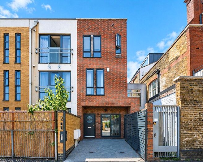 3 Bedroom End Of Terrace House For Sale In Maitland Road, London, E15