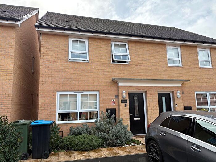 3 Bedroom Semi Detached House For Sale In Wells Grove, Eagle Farm South, Milton Keynes, MK17