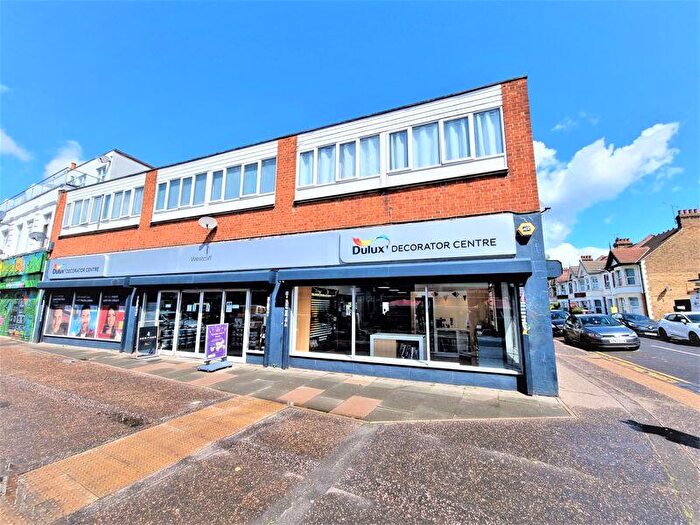 2 Bedroom Flat For Sale In London Road, Westcliff-On-Sea, SS0