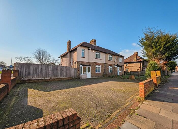 4 Bedroom Semi Detached House To Rent In Shawbrooke Road, London, SE9