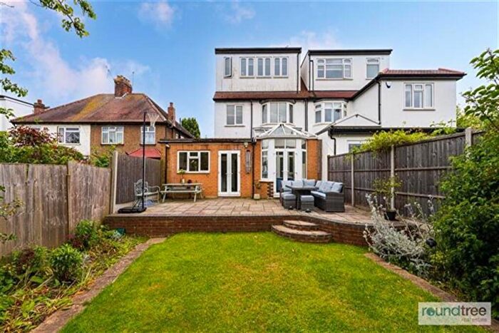 4 Bedroom House For Sale In Meadow Drive, Hendon, NW4