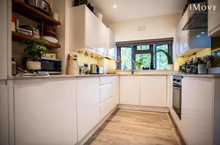 2 Bedroom Flat To Rent In Church Road, London, SE19