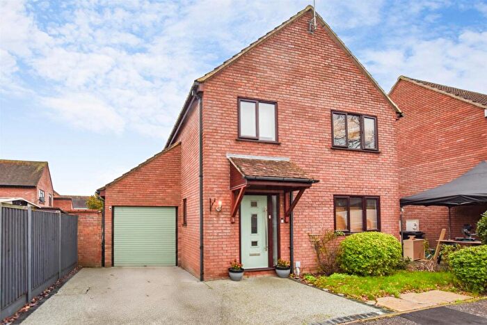 3 Bedroom Detached House For Sale In Harvest Close, South Woodham Ferrers, CM3