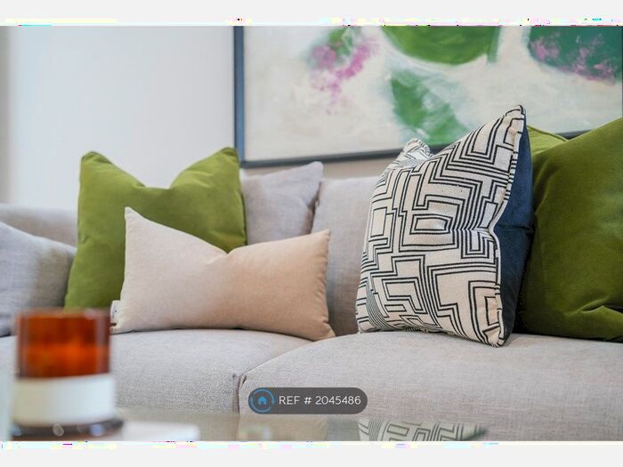 2 Bedroom Flat To Rent In Preston Corner, Faversham, ME13