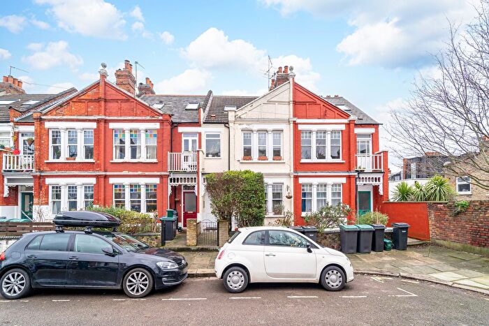 3 Bedroom Flat For Sale In Oakley Gardens, Crouch End, N8