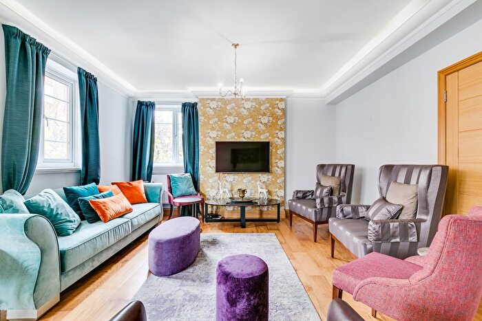 3 Bedroom Flat To Rent In Marlbourough Court, Pembroke Road, Kensington, London, W8