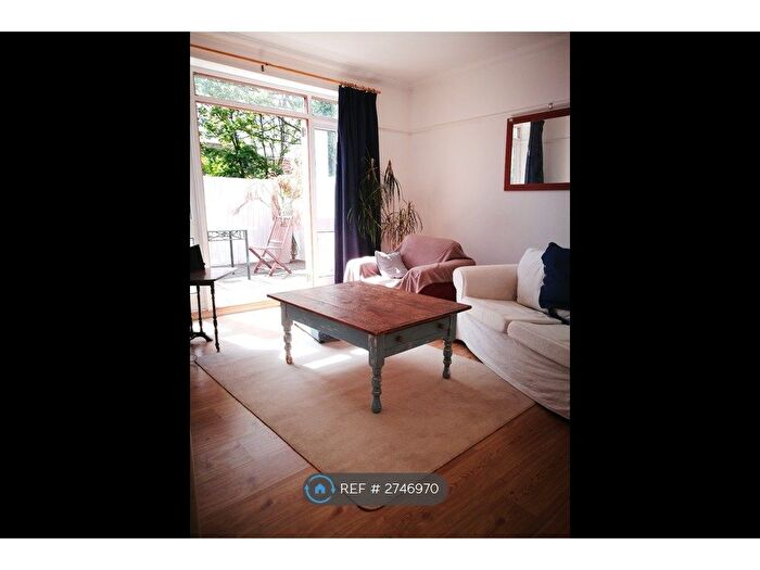 2 Bedroom Flat To Rent In Mannock Road, London, N22