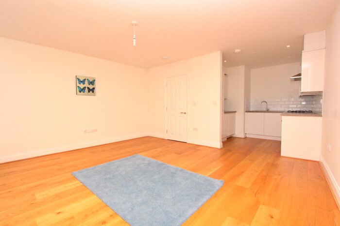 2 Bedroom Apartment To Rent In Stoke Newington High Street, London, N16