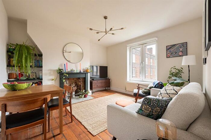 2 Bedroom Flat For Sale In Morning Lane, Hackney, E9