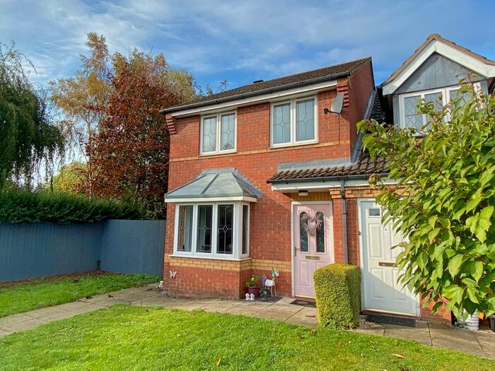 3 Bedroom Semi-Detached House To Rent In Hever Close, Grantham, NG31