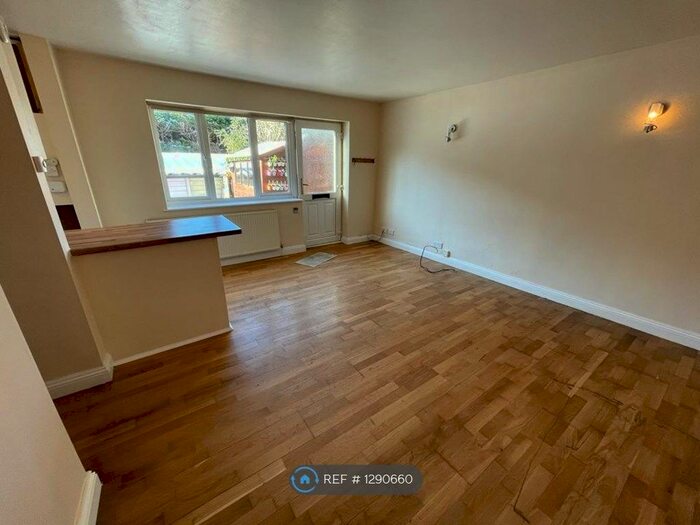 1 Bedroom Flat To Rent In Holtspur Avenue, Wooburn Green, High Wycombe HP10