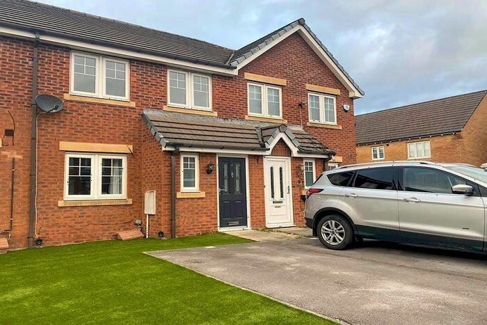 3 Bedroom Mews To Rent In Heron View, Simmondley, SK13