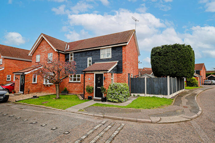 3 Bedroom Semi Detached House For Sale In Menzies Avenue, Basildon, SS15