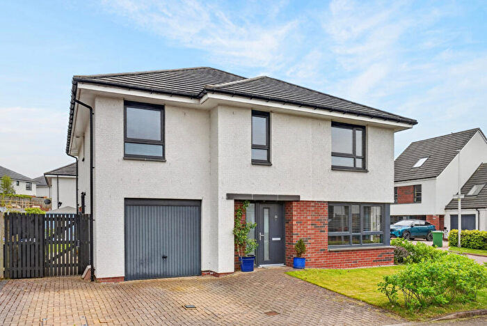 4 Bedroom Detached House For Sale In Woodpecker Grove, Symington, KA1