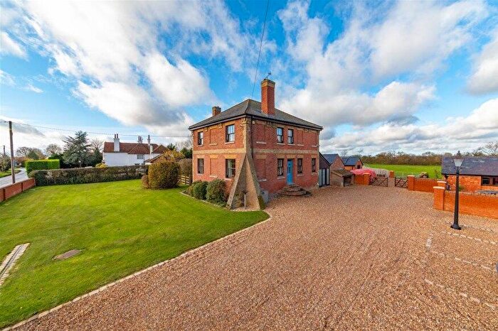 4 Bedroom House To Rent In Grange Farm, Puttenham, Tring, HP23