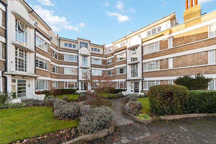 2 Bedroom Flat For Sale In Durham Close, London, SW20