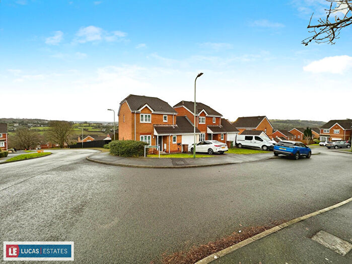 3 Bedroom Link Detached House For Sale In Cae Canol, Hengoed, CF82