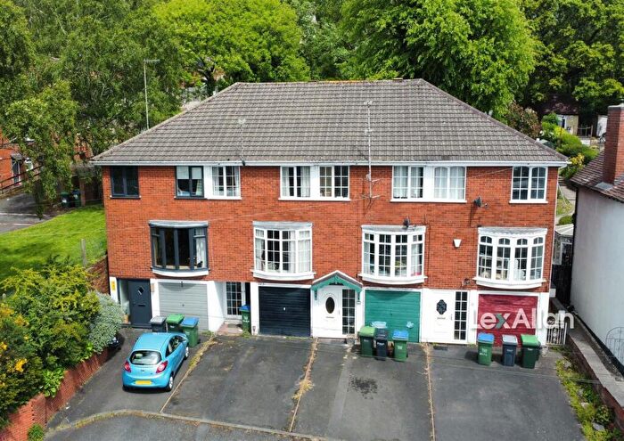 3 Bedroom Town House For Sale In Halesowen Road, Cradley Heath, B64