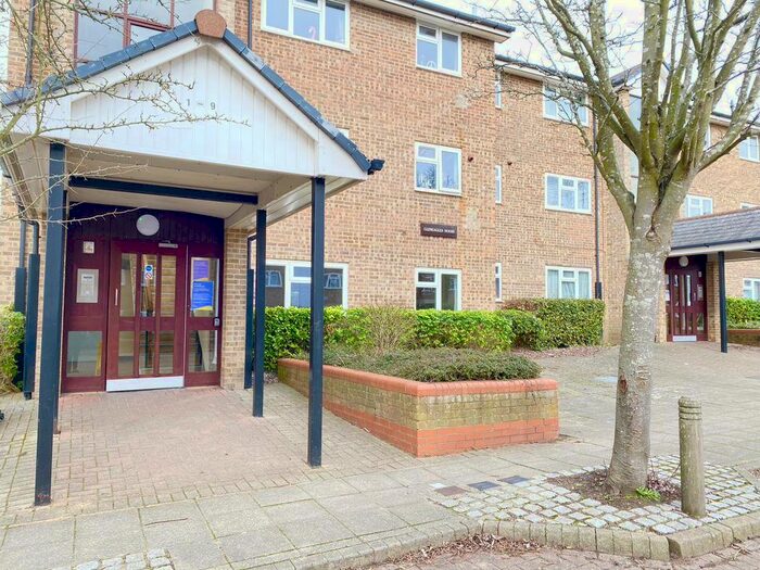 2 Bedroom Flat To Rent In St. Andrews, Bracknell, RG12